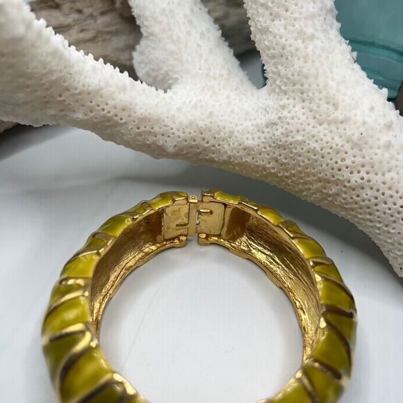 Kenneth Jay Lane Hingled Bangle Bracelet Gold Yellow Green - Picture 5 of 13